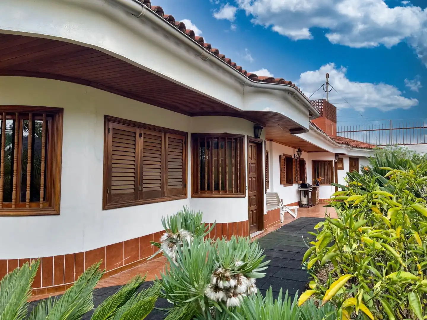 Vista exterior de Casa o xalet en venda en Santa Brígida amb Terrassa, Traster i Piscina