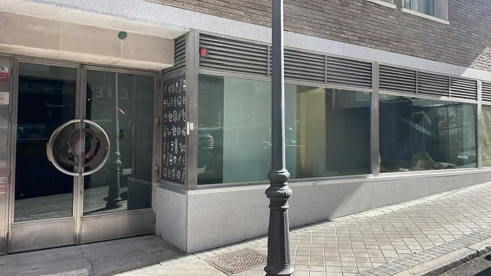 Vista exterior de Local en venta en Madrid con Aire acondicionado