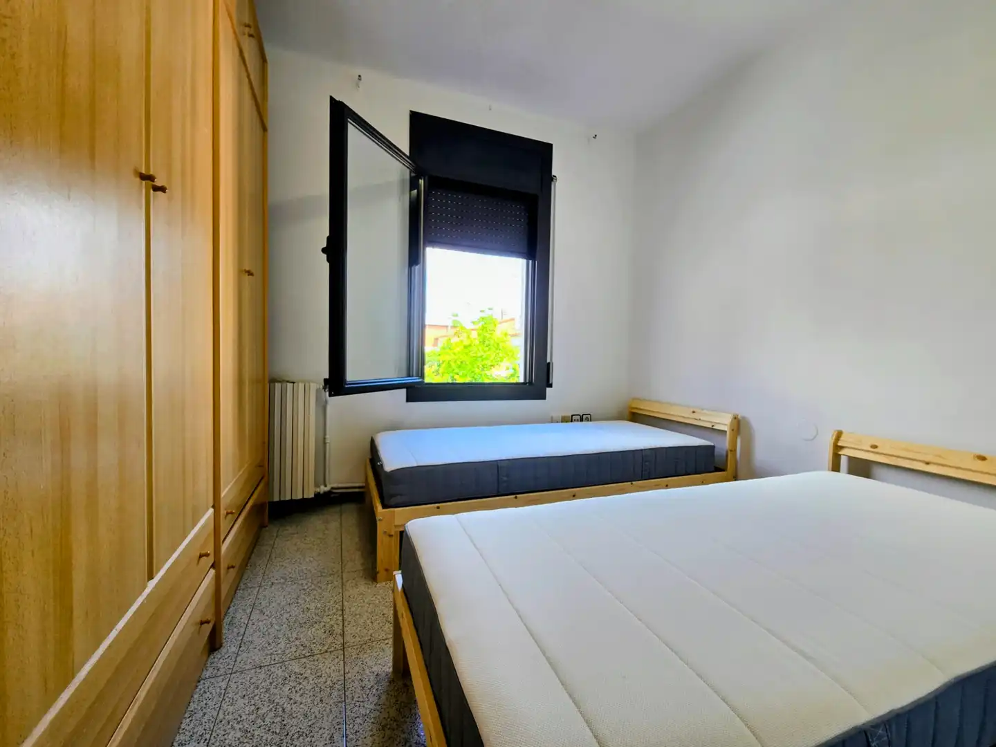 Habitación de Casa adosada en venta en Manlleu con Calefacción, Jardín privado y Terraza