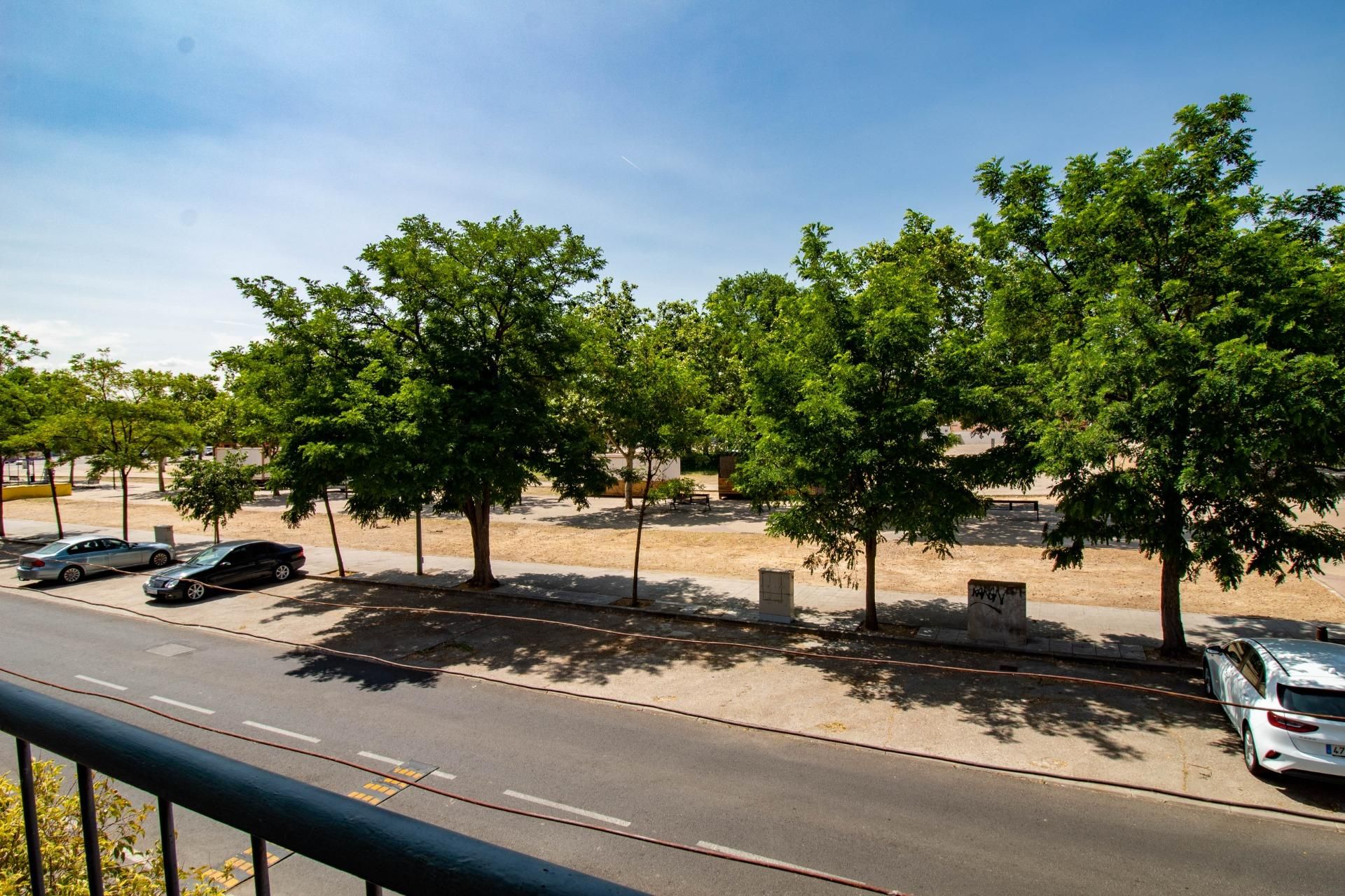 Exterior view of House or chalet for sale in San Fernando de Henares  with Air Conditioner, Heating and Terrace