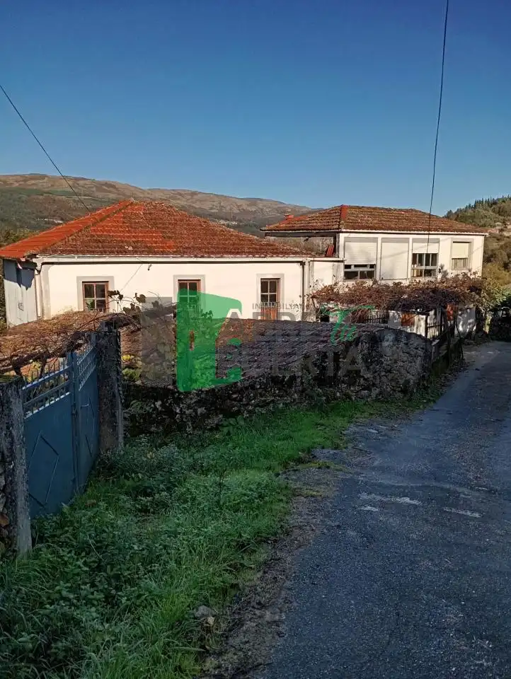 Vista exterior de Casa o xalet en venda en Lobeira amb Jardí privat