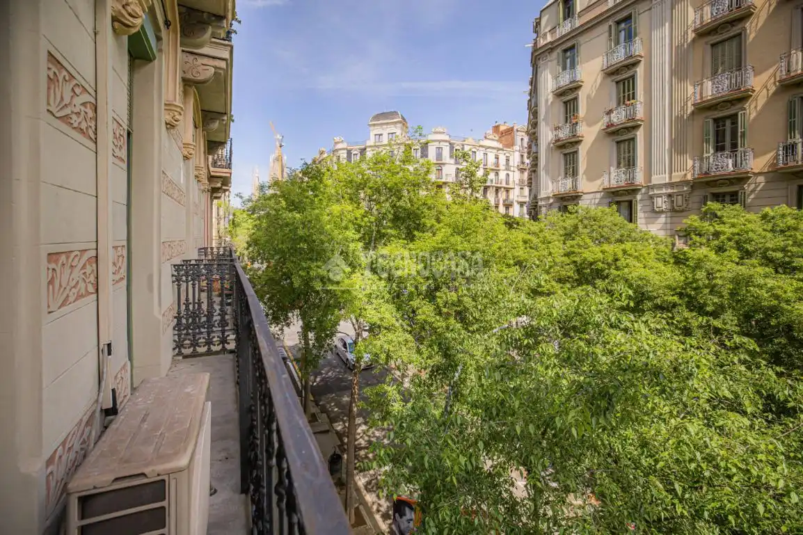 Vista exterior de Piso en venta en Barcelona con Balcón