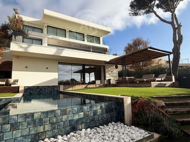 Villa mit Pool zum Verkauf in Port Salvi