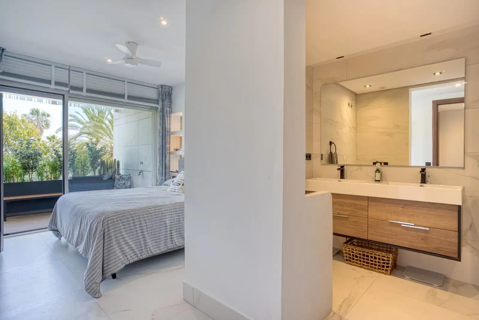 Habitación de Apartamento en venta en Marbella con Terraza, Trastero y Amueblado