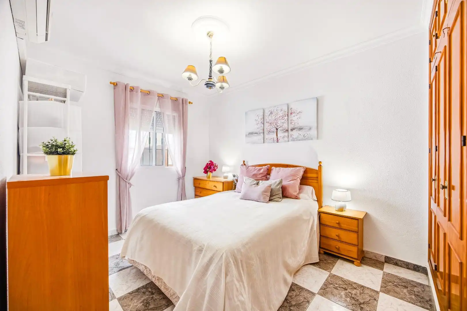 Habitación de Casa o chalet en venta en Chiclana de la Frontera con Aire acondicionado, Jardín privado y Terraza