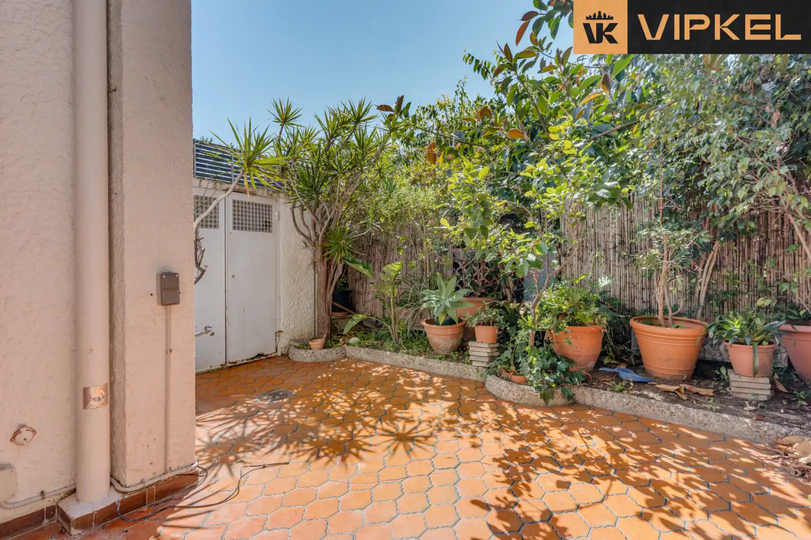 Terrasse von Einfamilien-Reihenhaus zum Verkauf in Barcelona mit Privatgarten und Terrasse