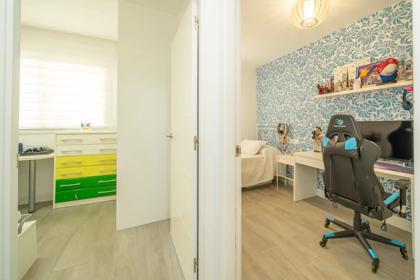Schlafzimmer von Dachboden zum Verkauf in Calella mit Klimaanlage, Terrasse und Schwimmbad