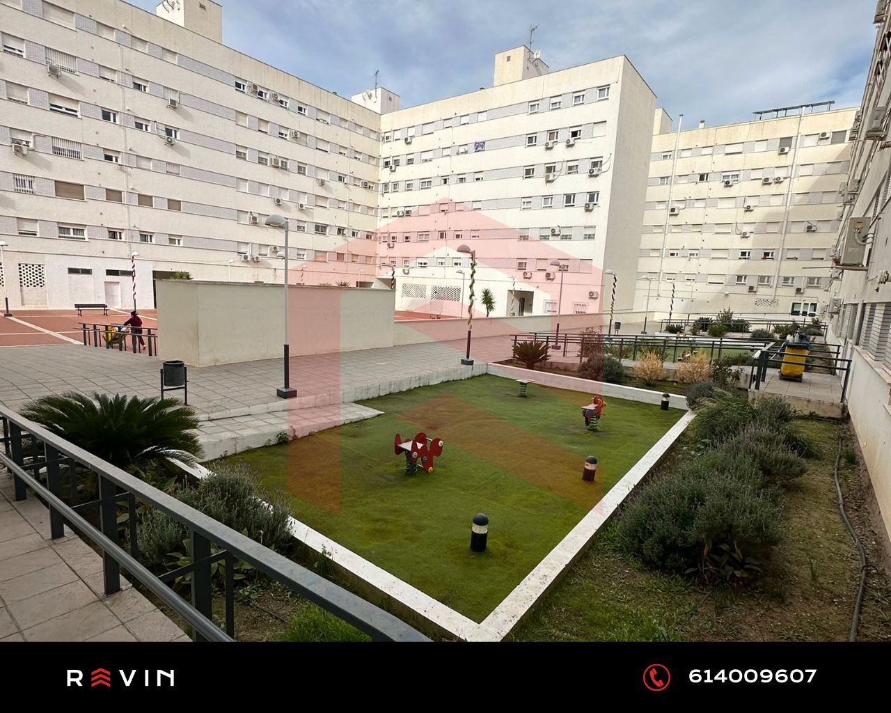 Vista exterior de Pis en venda en  Jaén Capital amb Aire condicionat, Calefacció i Traster