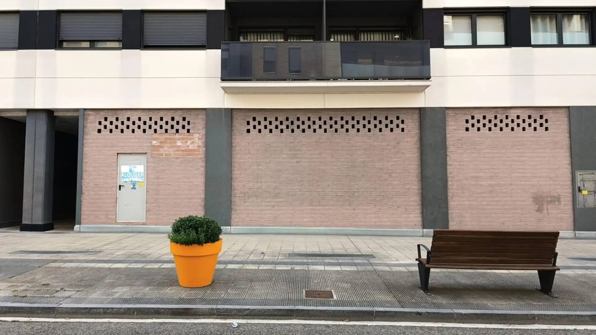 Vista exterior de Local de alquiler en Berriozar con Amueblado