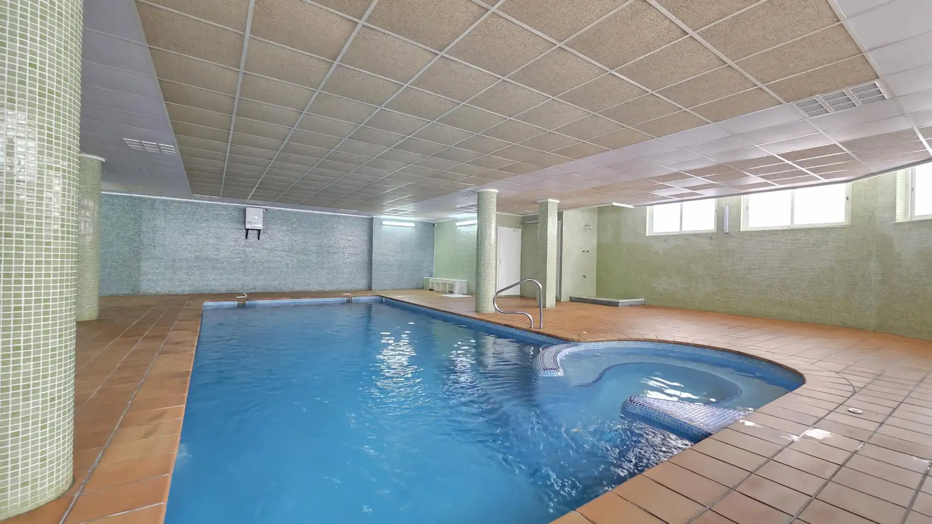 Piscina de Piso en venta en Gandia con Aire acondicionado, Calefacción y Terraza