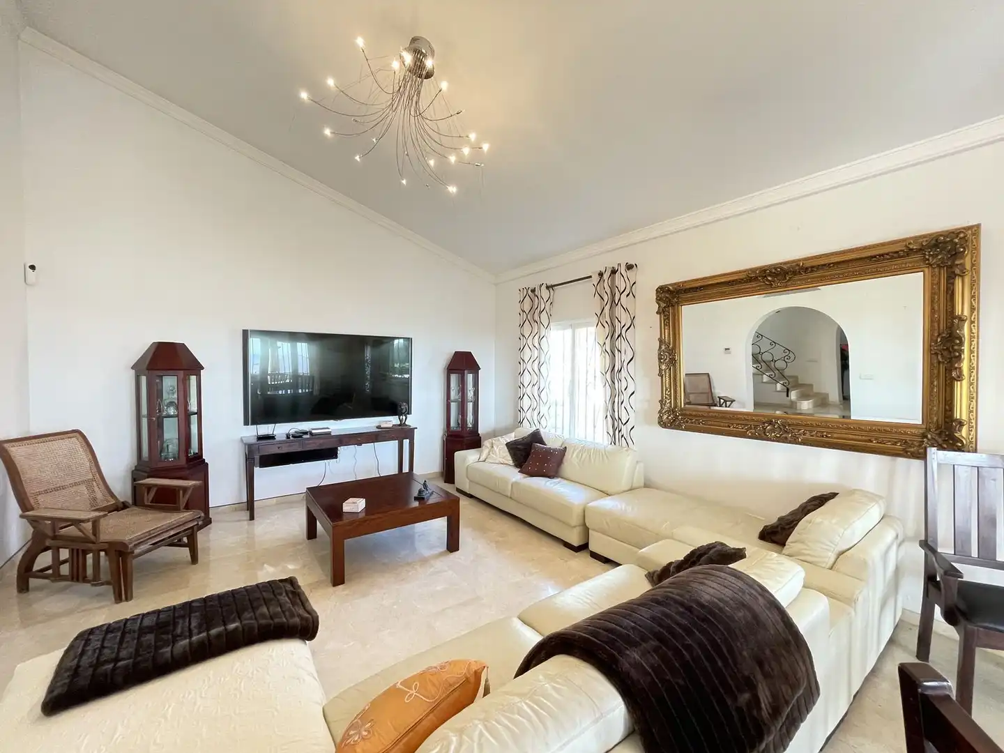 Living room of Houses for sale in Estepona  with Air Conditioner, Private garden and Terrace