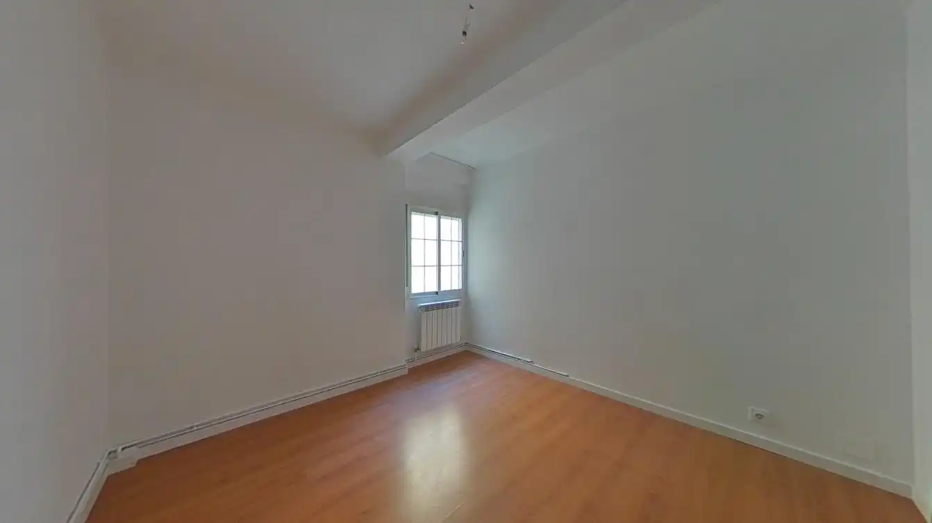 Bedroom of Flat for sale in Zaragoza  with Heating, Parquet flooring and Oven