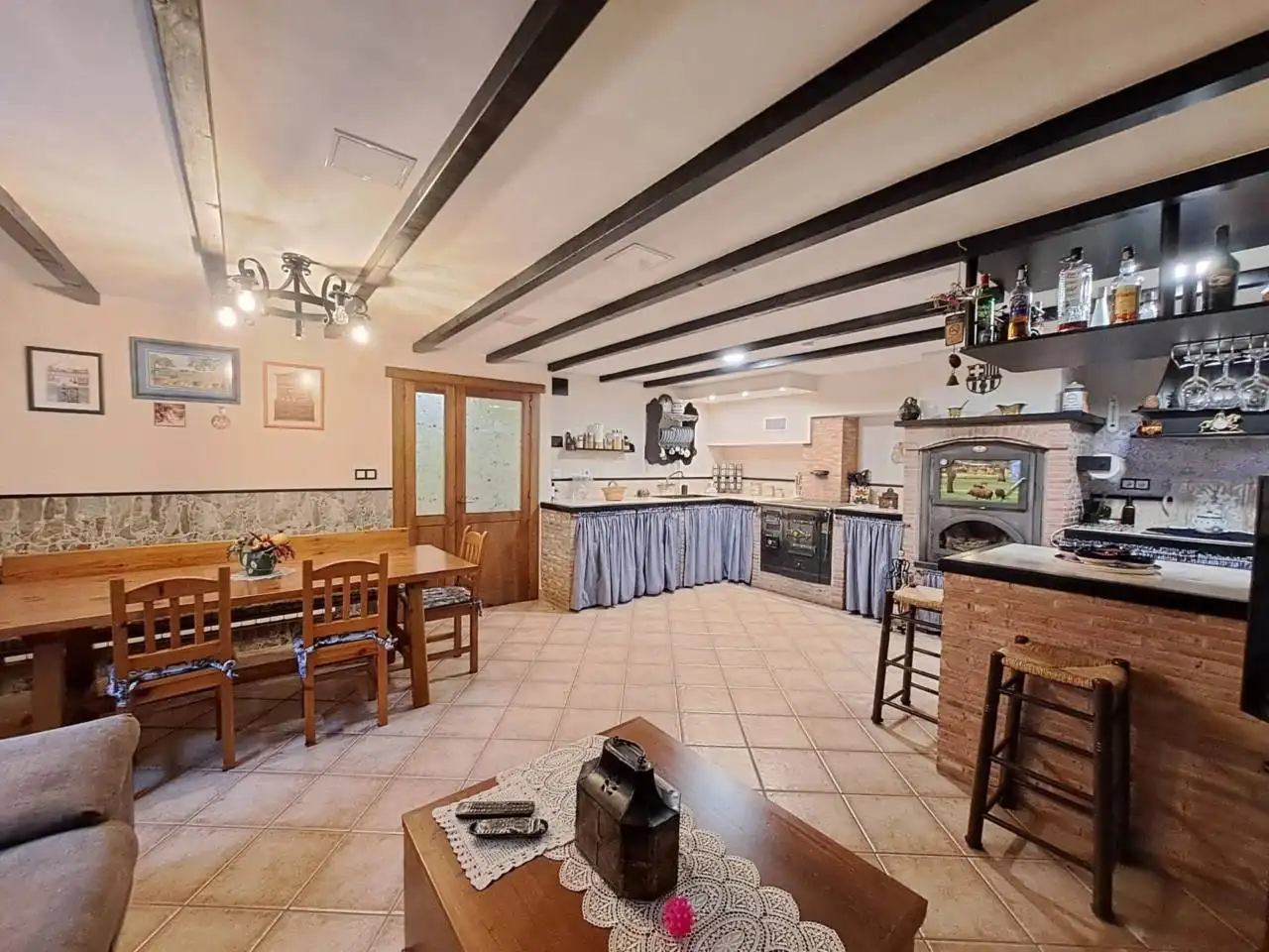 Cuina de Casa adosada en venda en Villagonzalo Pedernales amb Calefacció, Jardí privat i Terrassa