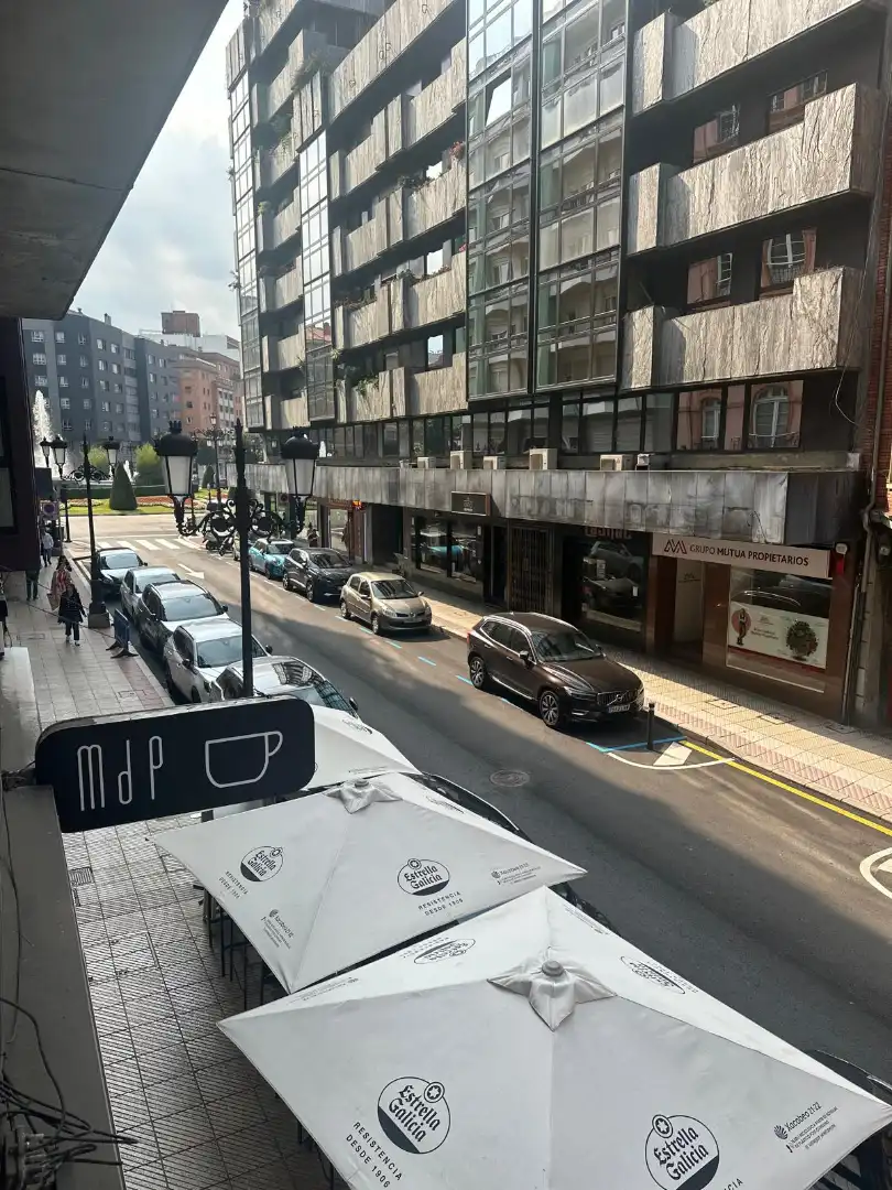 Vista exterior de Pis en venda en Oviedo  amb Calefacció i Internet