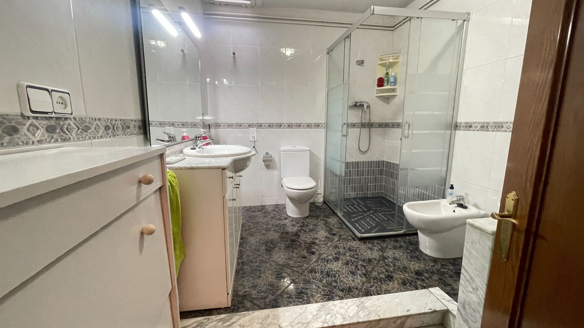 Bathroom of Flat for sale in Terrassa  with Air Conditioner, Heating and Terrace