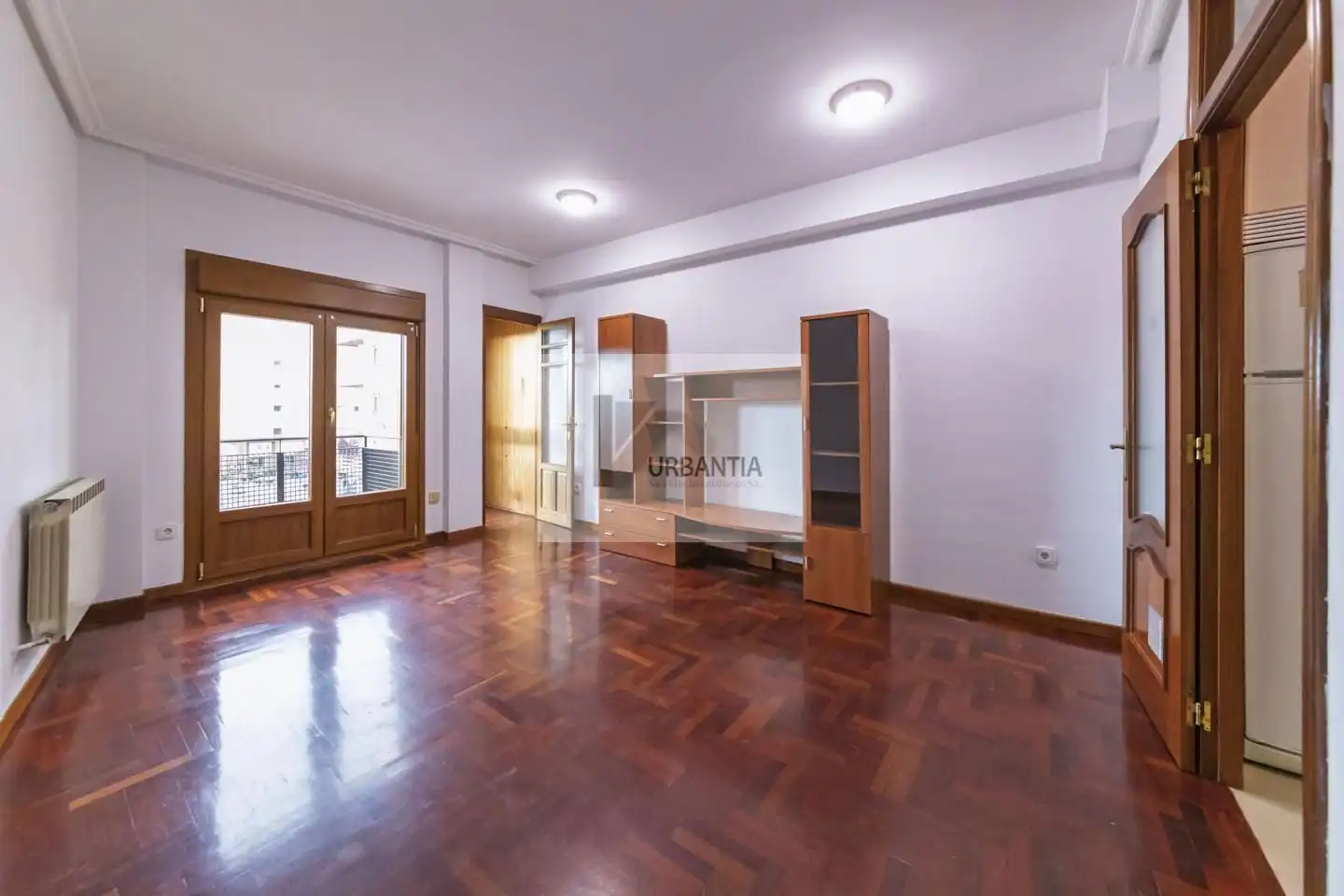Sala d'estar de Pis en venda en Los Arcos amb Calefacció, Parquet i Balcó