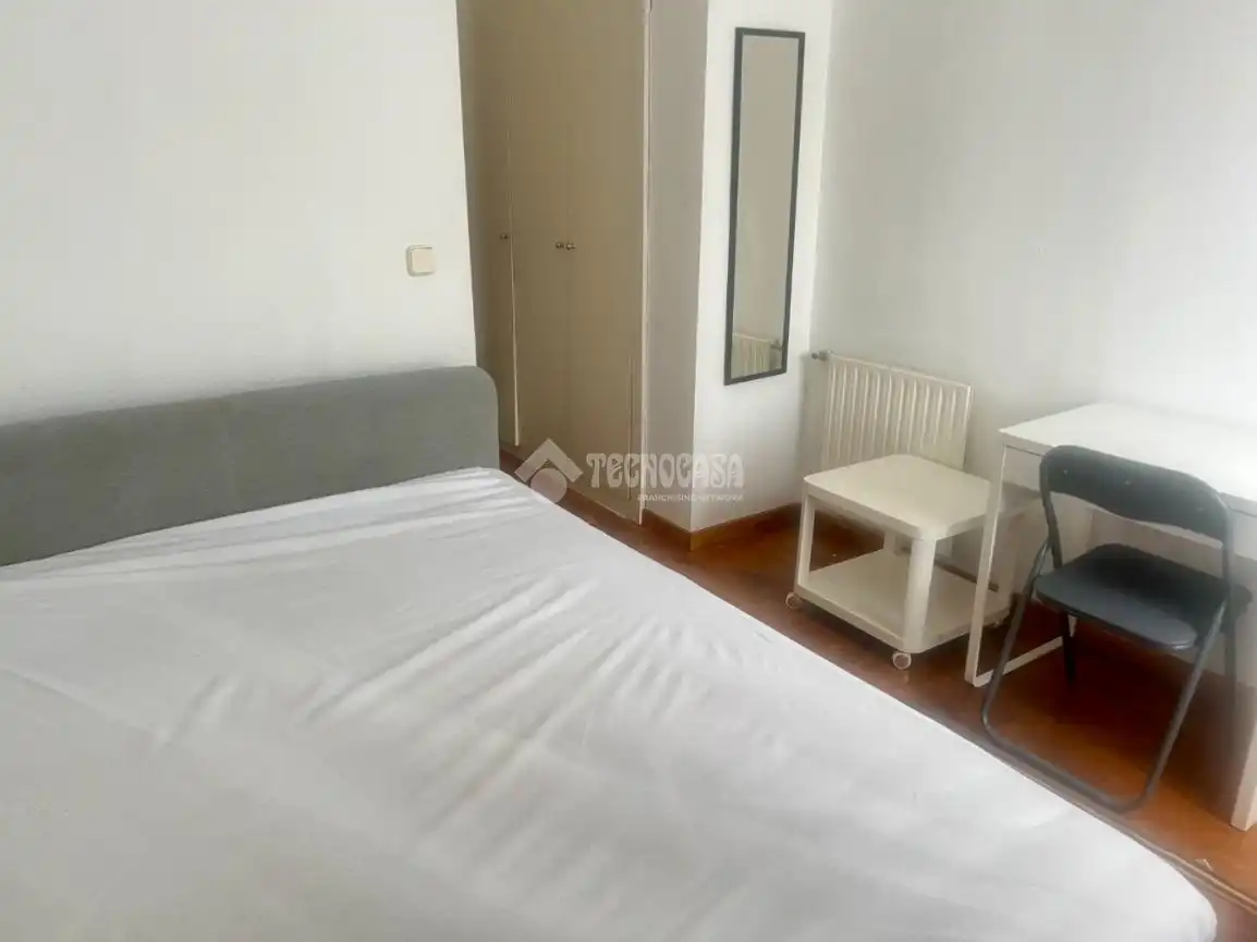 Dormitori de Casa adosada en venda en Alcalá de Henares amb Terrassa