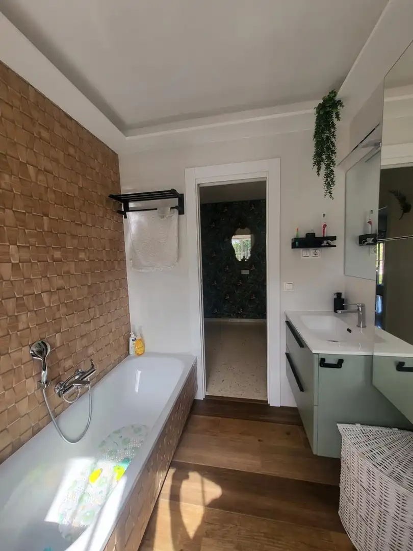Bany de Casa adosada en venda en Alhaurín de la Torre amb Aire condicionat, Jardí privat i Terrassa