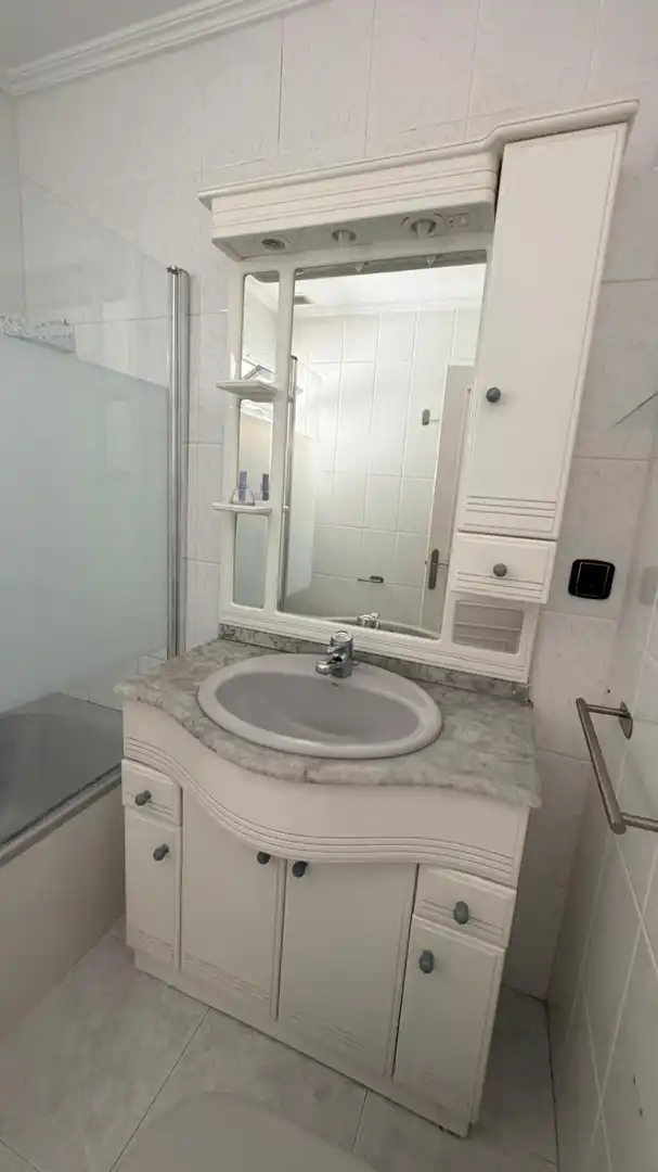 Badezimmer von Wohnung zur Miete in Ferrol mit Möbliert und Internet