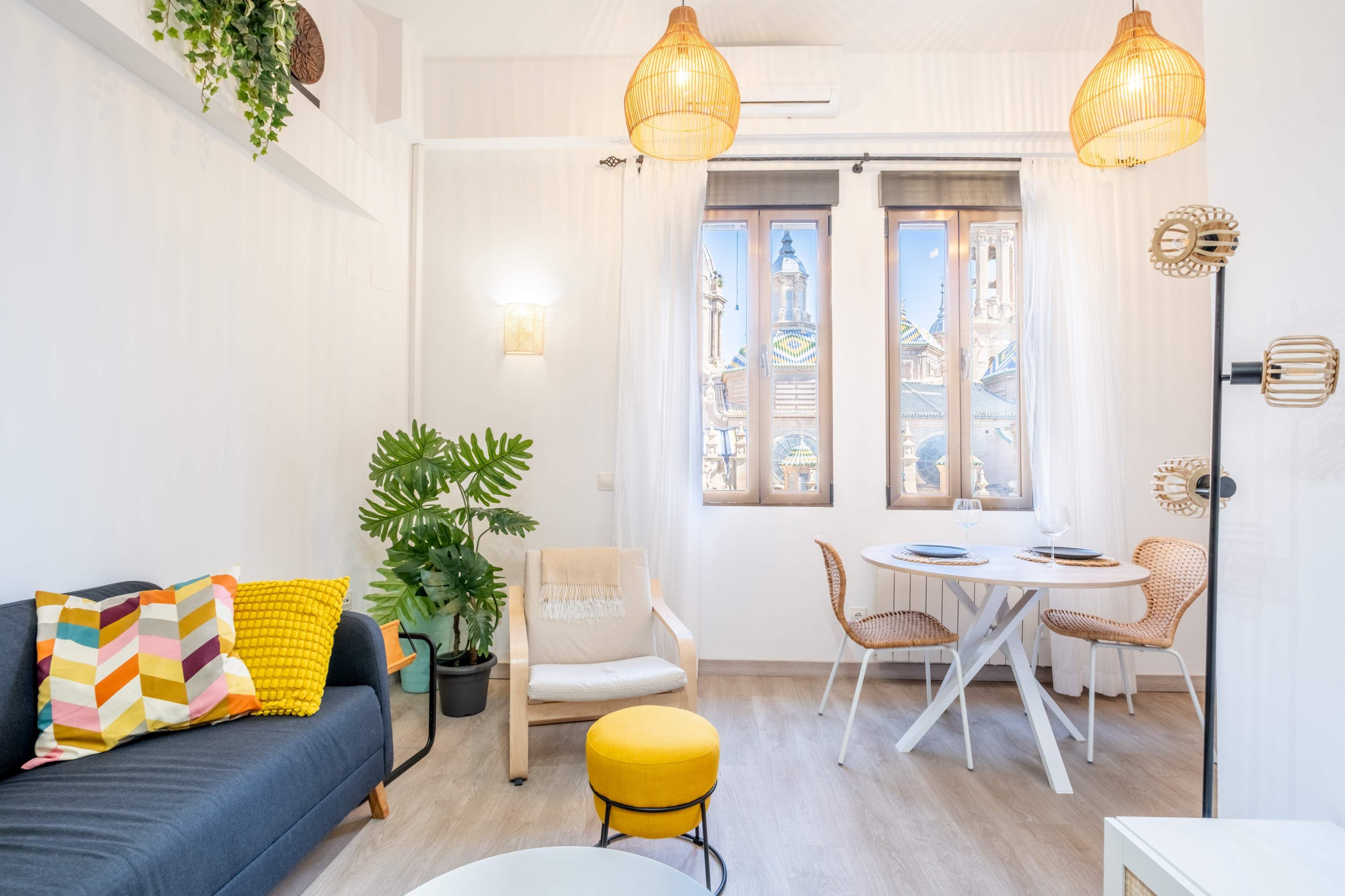 Sala de estar de Piso de alquiler en  Zaragoza Capital con Parquet y Balcón