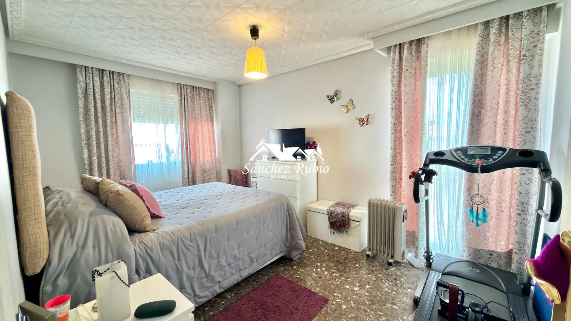 Dormitori de Casa o xalet en venda en Torres de la Alameda amb Aire condicionat, Calefacció i Jardí privat