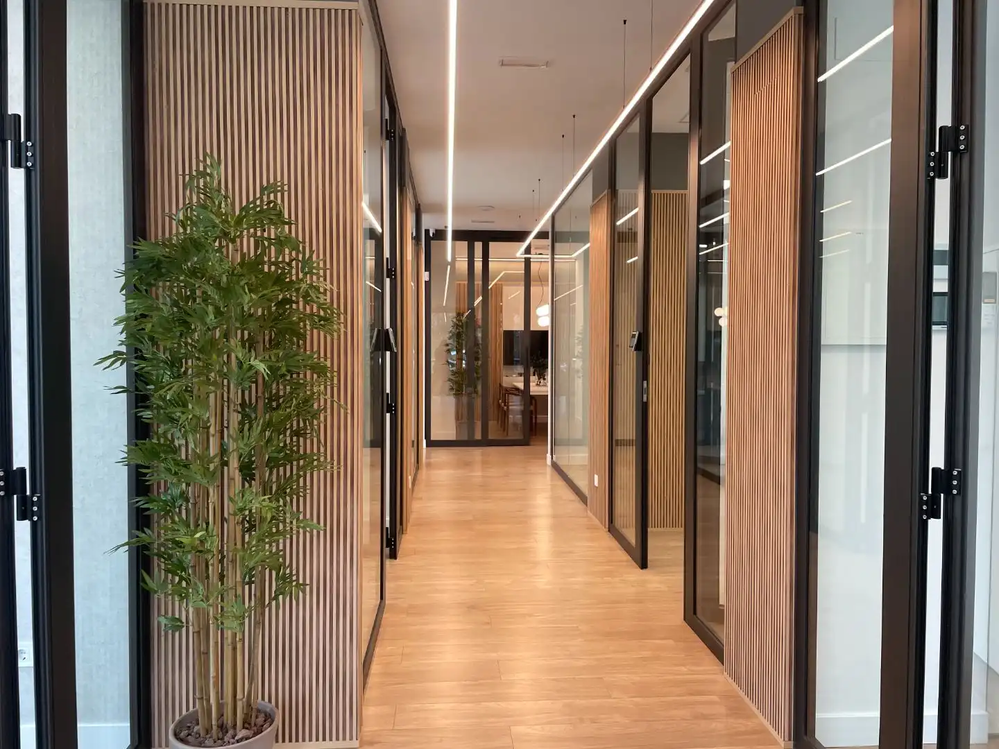 Büro zur Miete in Santiago de Compostela  mit Klimaanlage, Heizung und Möbliert