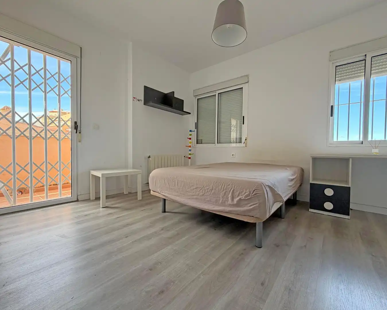 Dormitori de Casa o xalet en venda en Alicante / Alacant amb Calefacció, Jardí privat i Terrassa