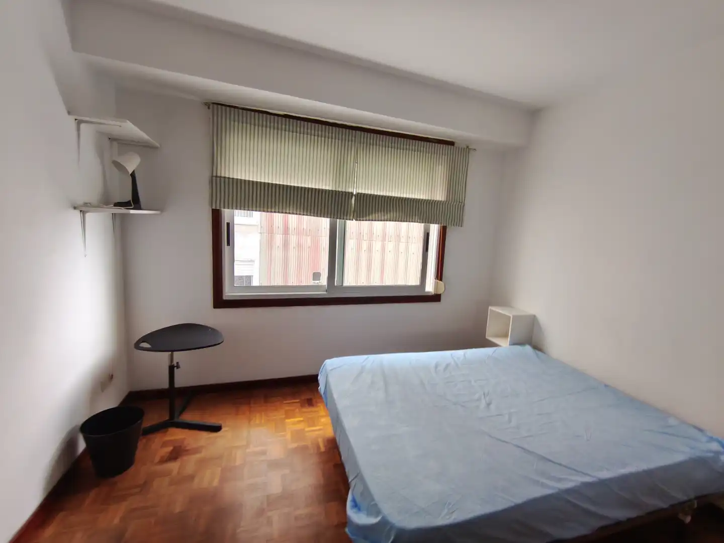 Dormitori de Àtic de lloguer en A Coruña Capital  amb Parquet, Terrassa i Moblat