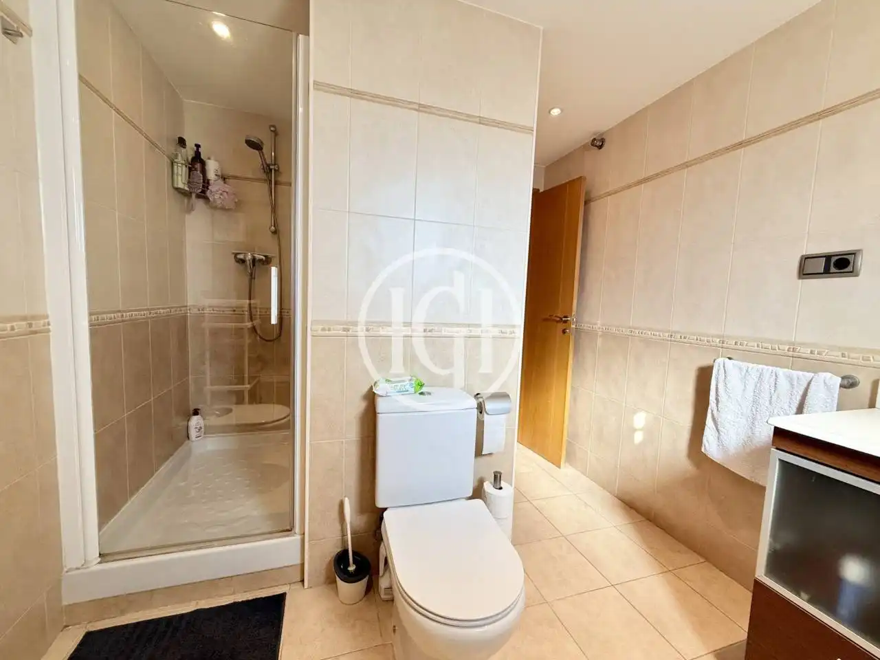 Baño de Ático en venta en Santa Coloma de Gramenet con Aire acondicionado, Calefacción y Parquet