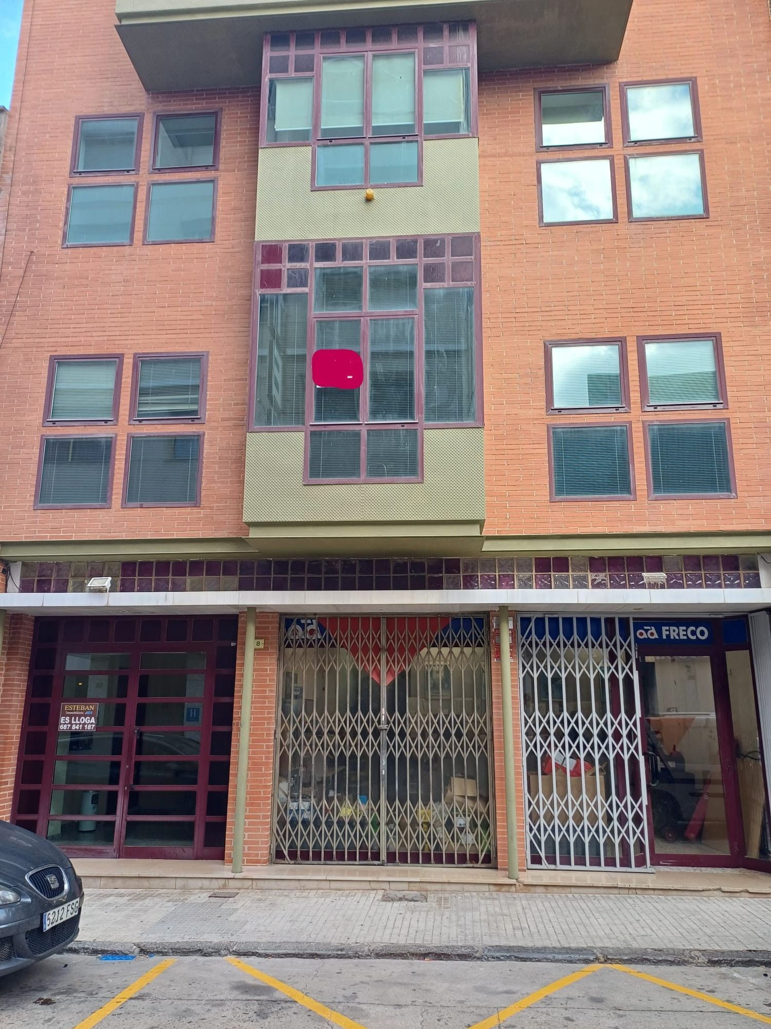 Vista exterior de Local en venda en Tortosa amb Aire condicionat