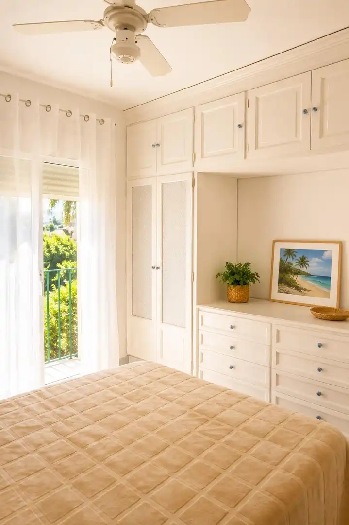 Dormitori de Apartament en venda en Estepona amb Jardí privat, Terrassa i Piscina comunitària
