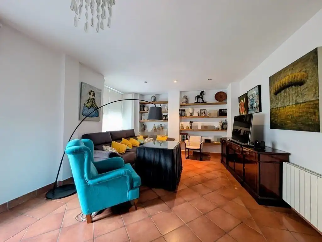 Sala d'estar de Dúplex en venda en Loja amb Calefacció, Terrassa i Traster