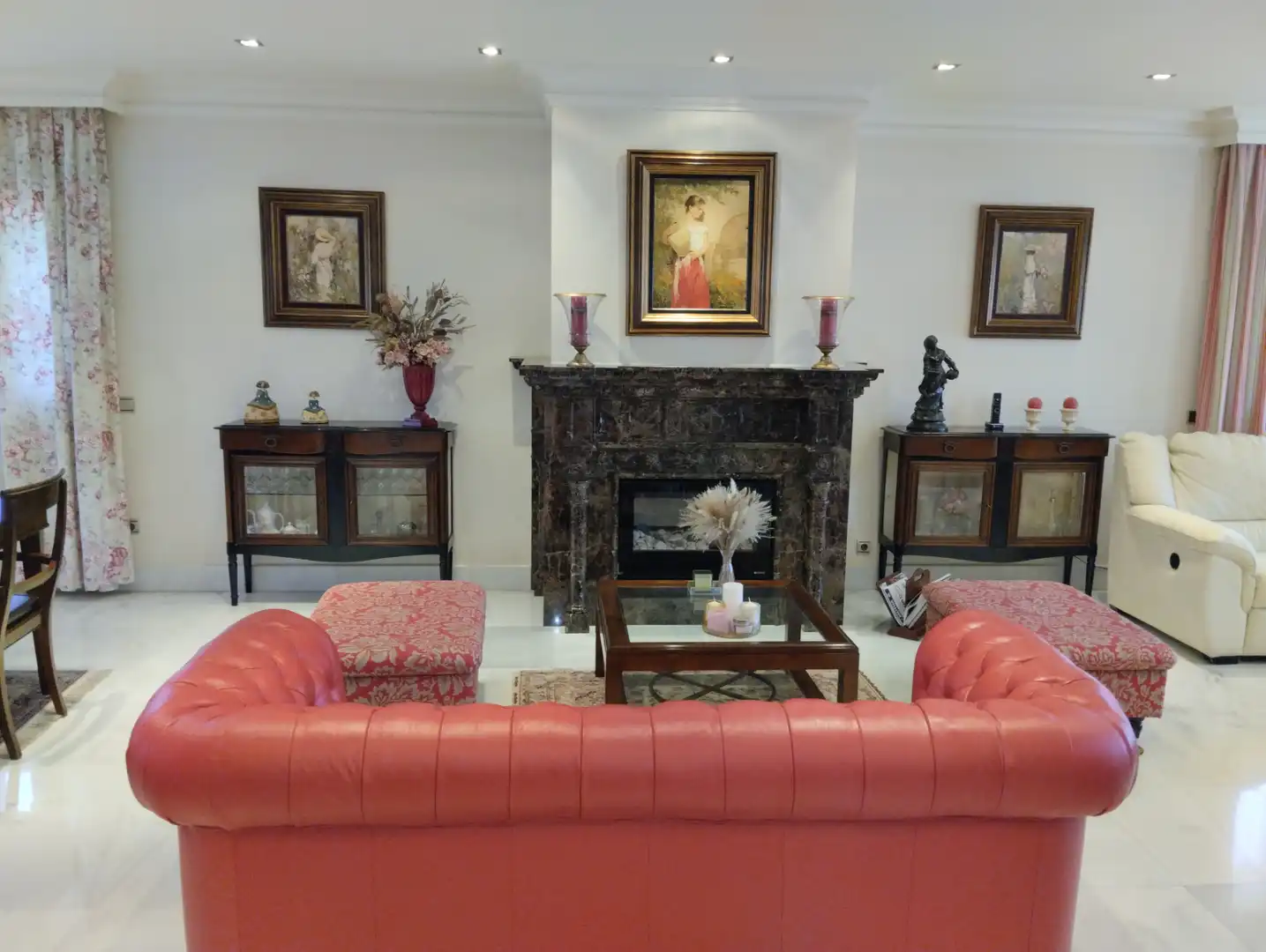 Sala d'estar de Casa o xalet en venda en El Escorial amb Aire condicionat, Calefacció i Jardí privat