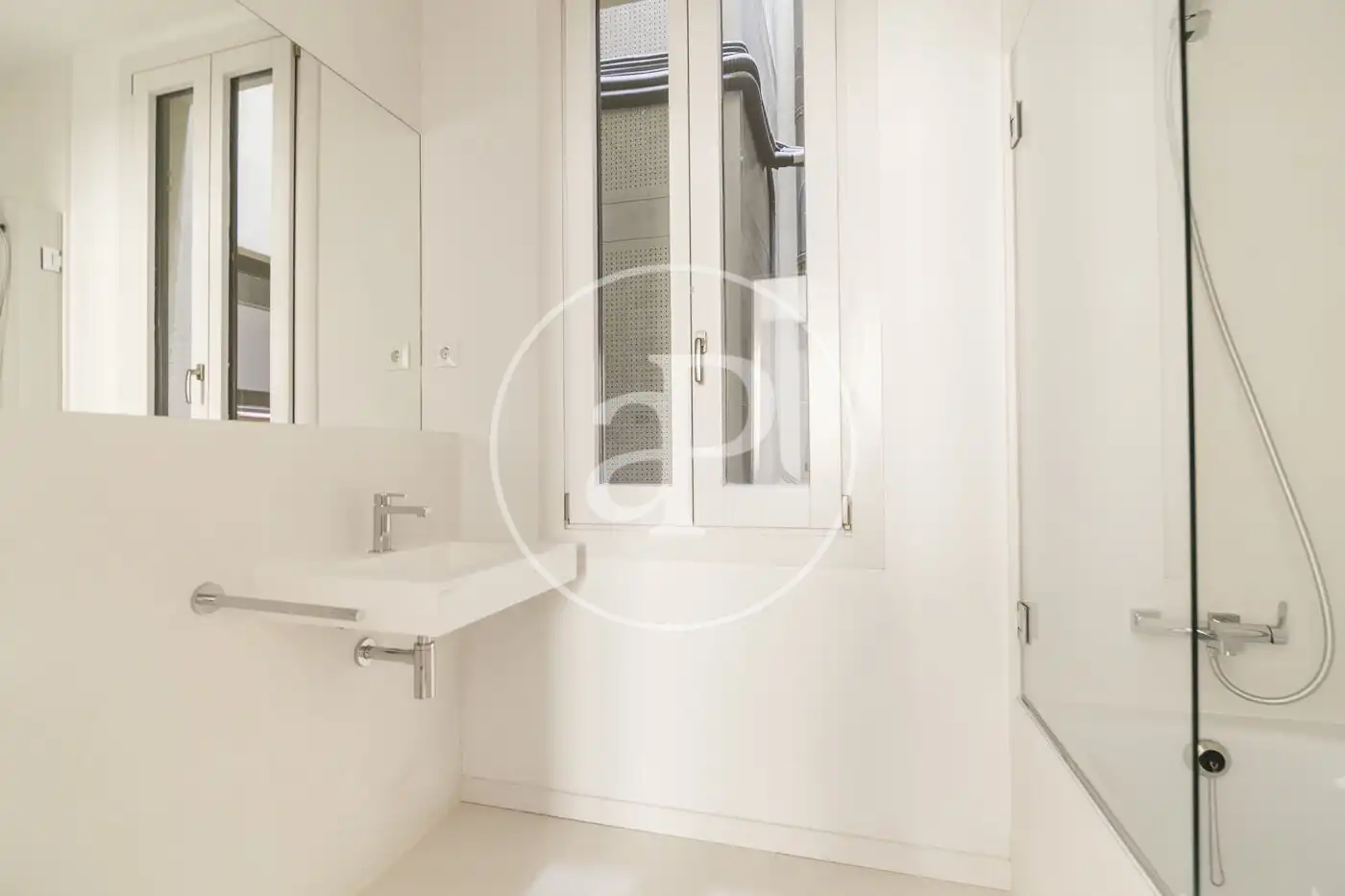 Flat for rent in Carrer de Gravina, El Raval