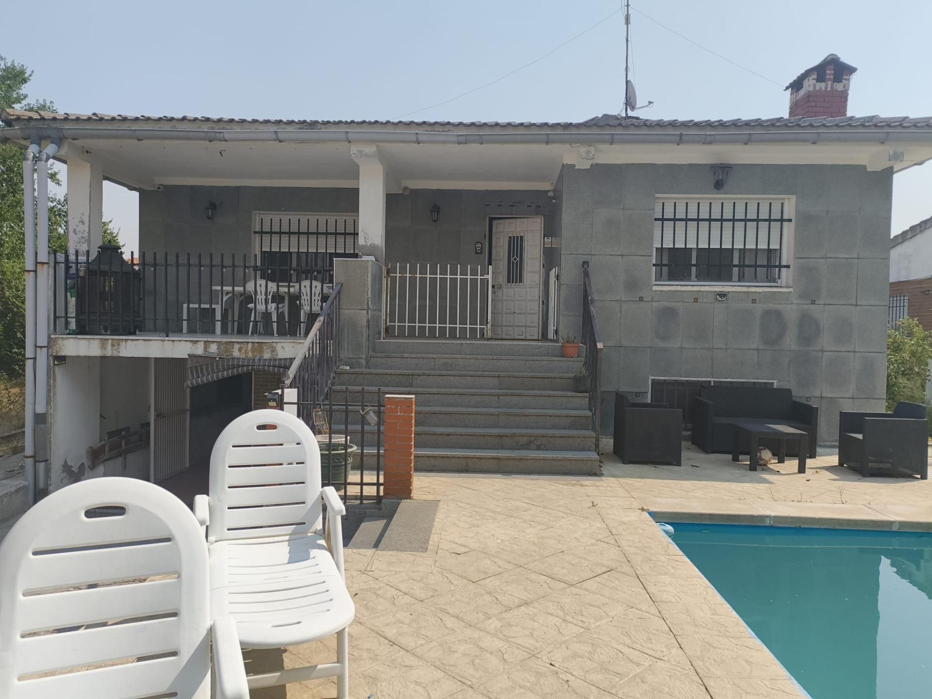 Exterior view of House or chalet for sale in Palomeque  with Air Conditioner, Heating and Private garden