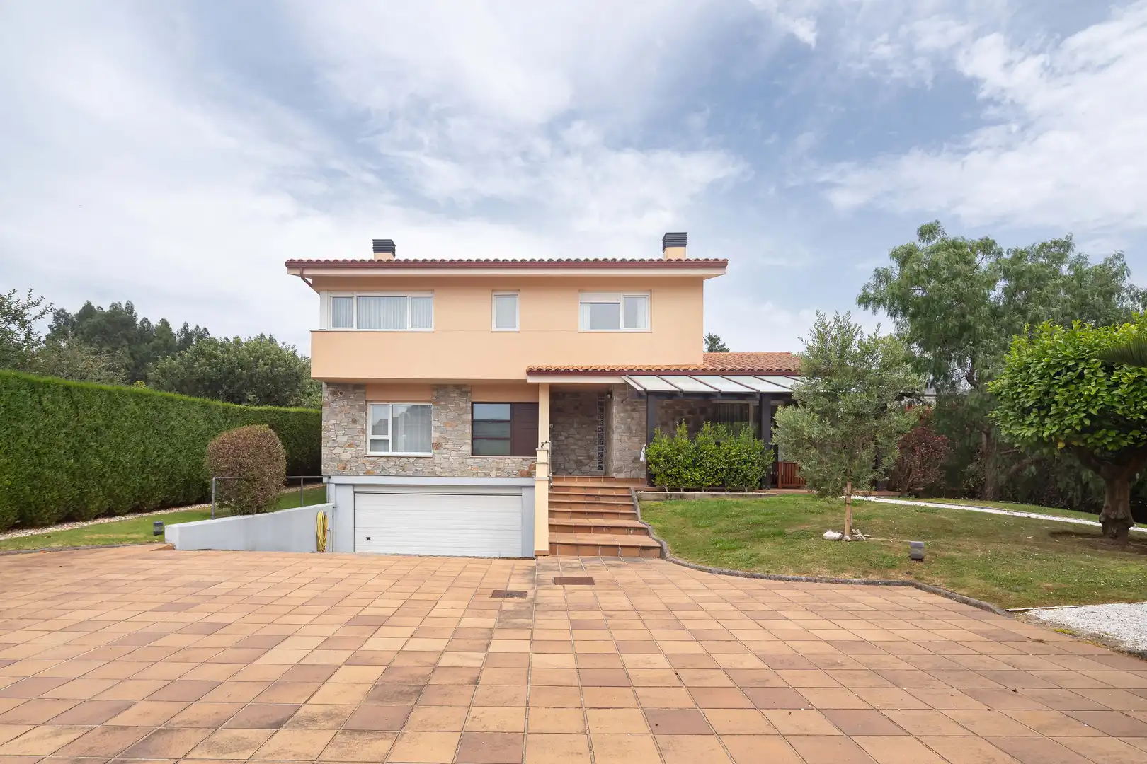 Vista exterior de Casa o chalet en venta en Sada (A Coruña) con Calefacción, Jardín privado y Piscina