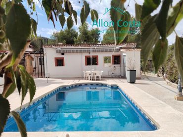 Casa rústica con piscina en venta en Orxeta