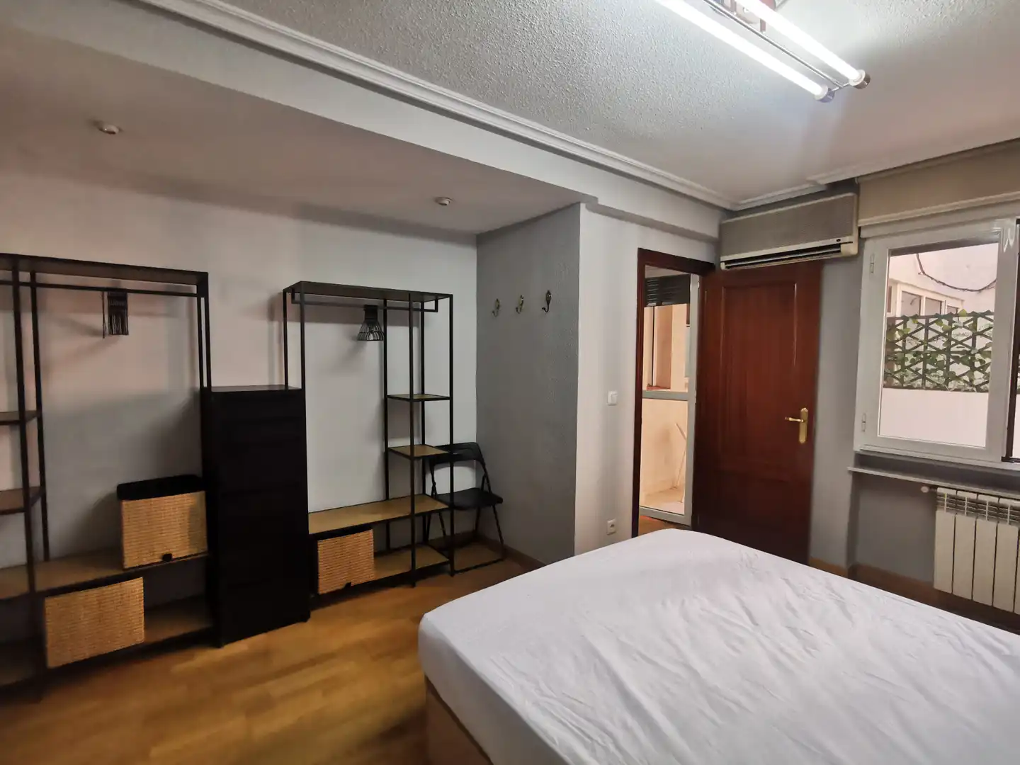 Schlafzimmer von Wohnungen zur Miete in Salamanca mit Heizung, Parkett und Terrasse