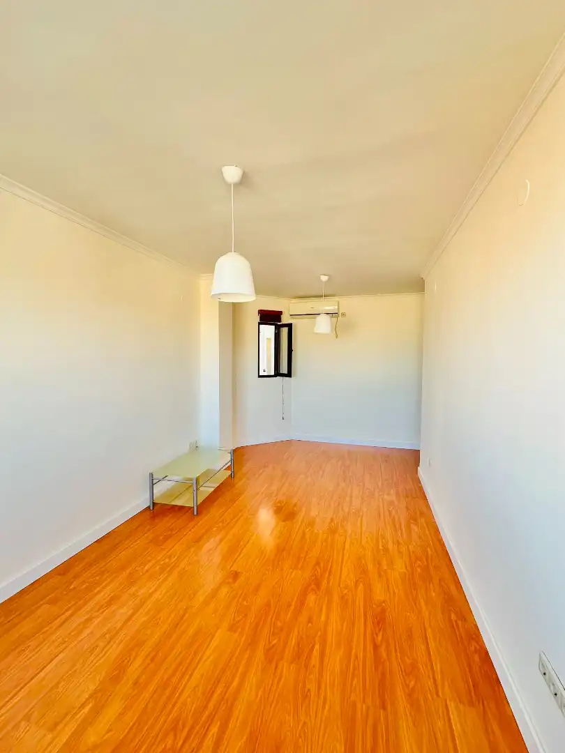 Sala de estar de Apartamento de alquiler en Granada con Aire acondicionado, Calefacción y Parquet