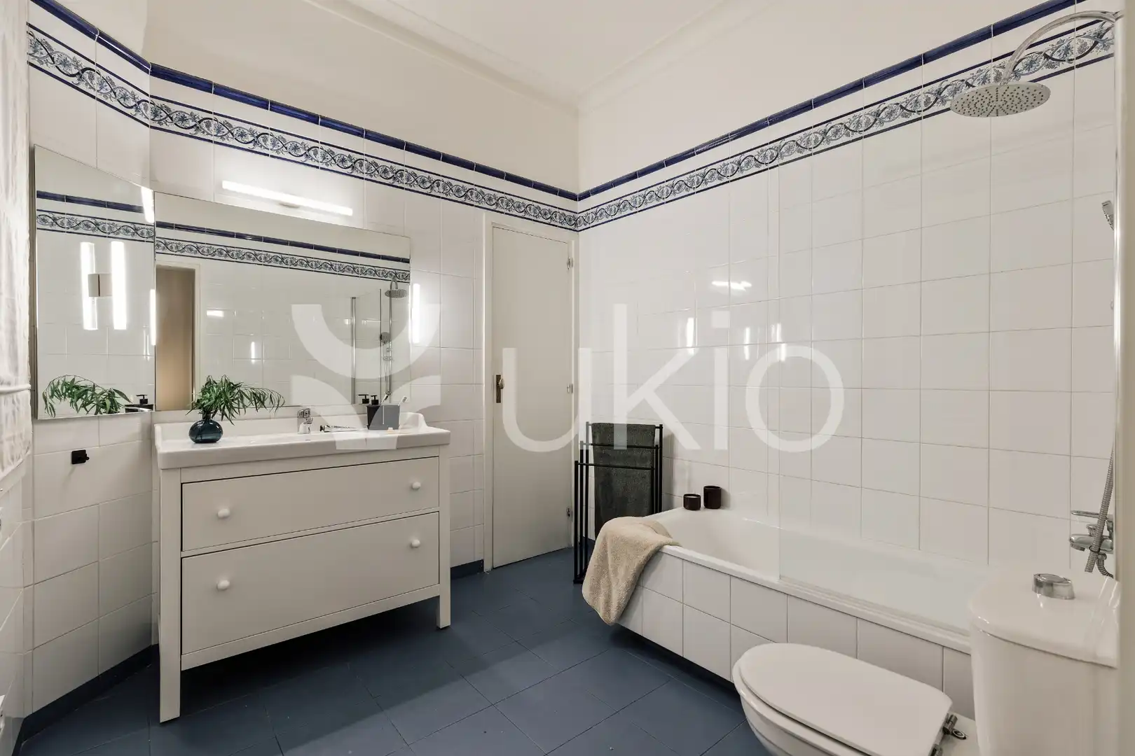 Bathroom of Apartments for rent in Barcelona  with Air Conditioner, Heating and Furnished