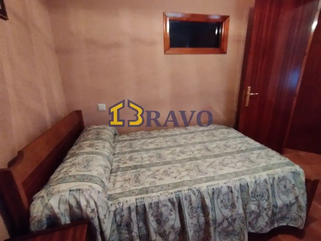 Habitación de Casa adosada en venta en Junta de Traslaloma con Calefacción, Jardín privado y Amueblado