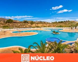 Piscina de Casa adosada en venda en El Campello amb Calefacció, Jardí privat i Parquet