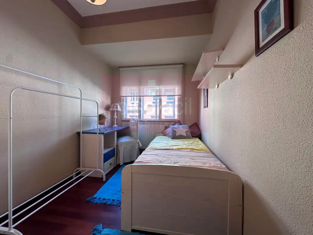 Dormitori de Apartament en venda en Lugo