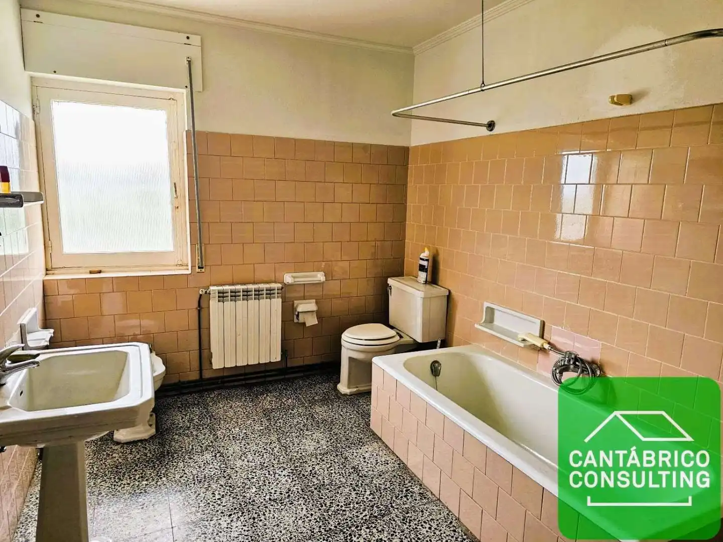 Bany de Casa o xalet en venda en Navia amb Calefacció