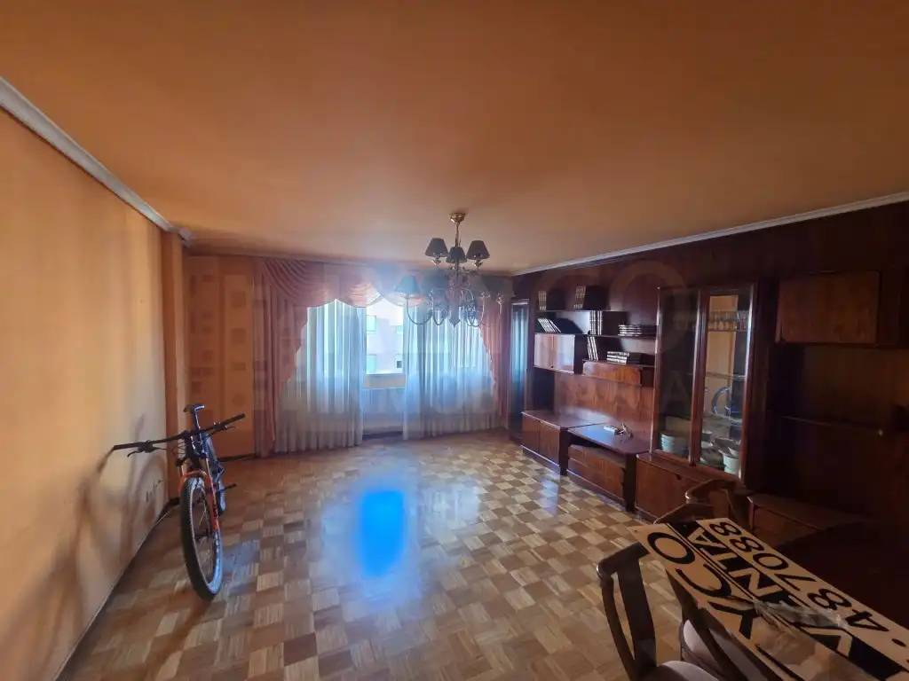 Flat with lift for sale in Calle Pintor Rosales