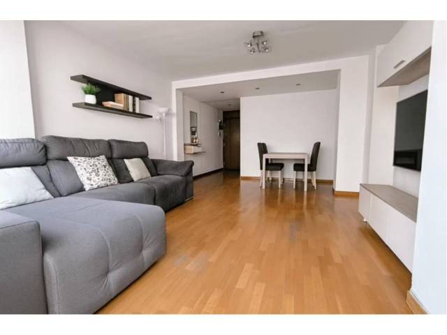 Piso en Venta en Calle Fuencaliente en La Creu del Grau