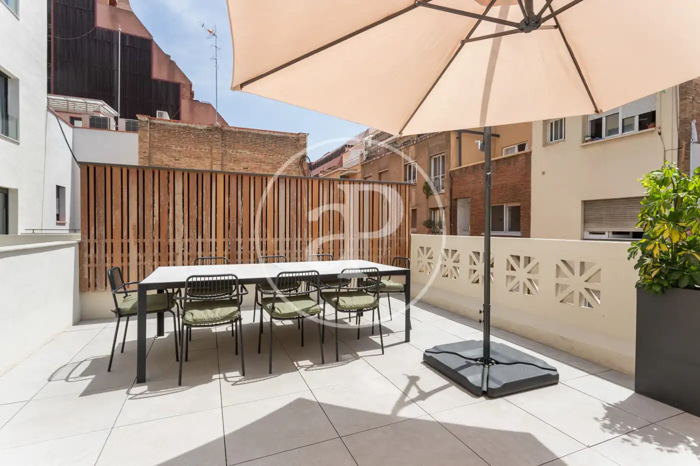Appartamento con terrazza in affitto a Trav. de Dalt, imagen 8
