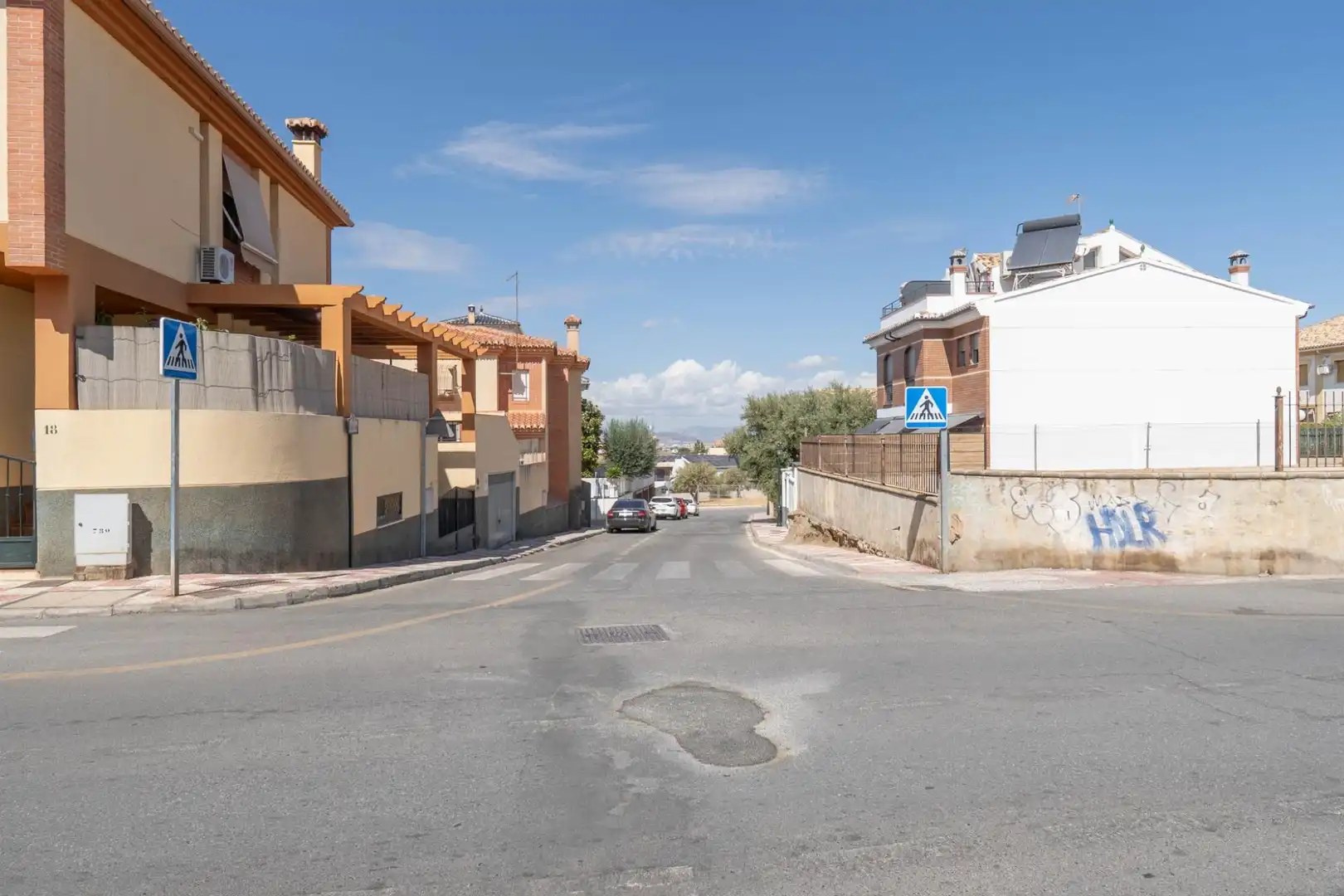 Vista exterior de Casa adosada en venda en Cájar amb Calefacció i Terrassa
