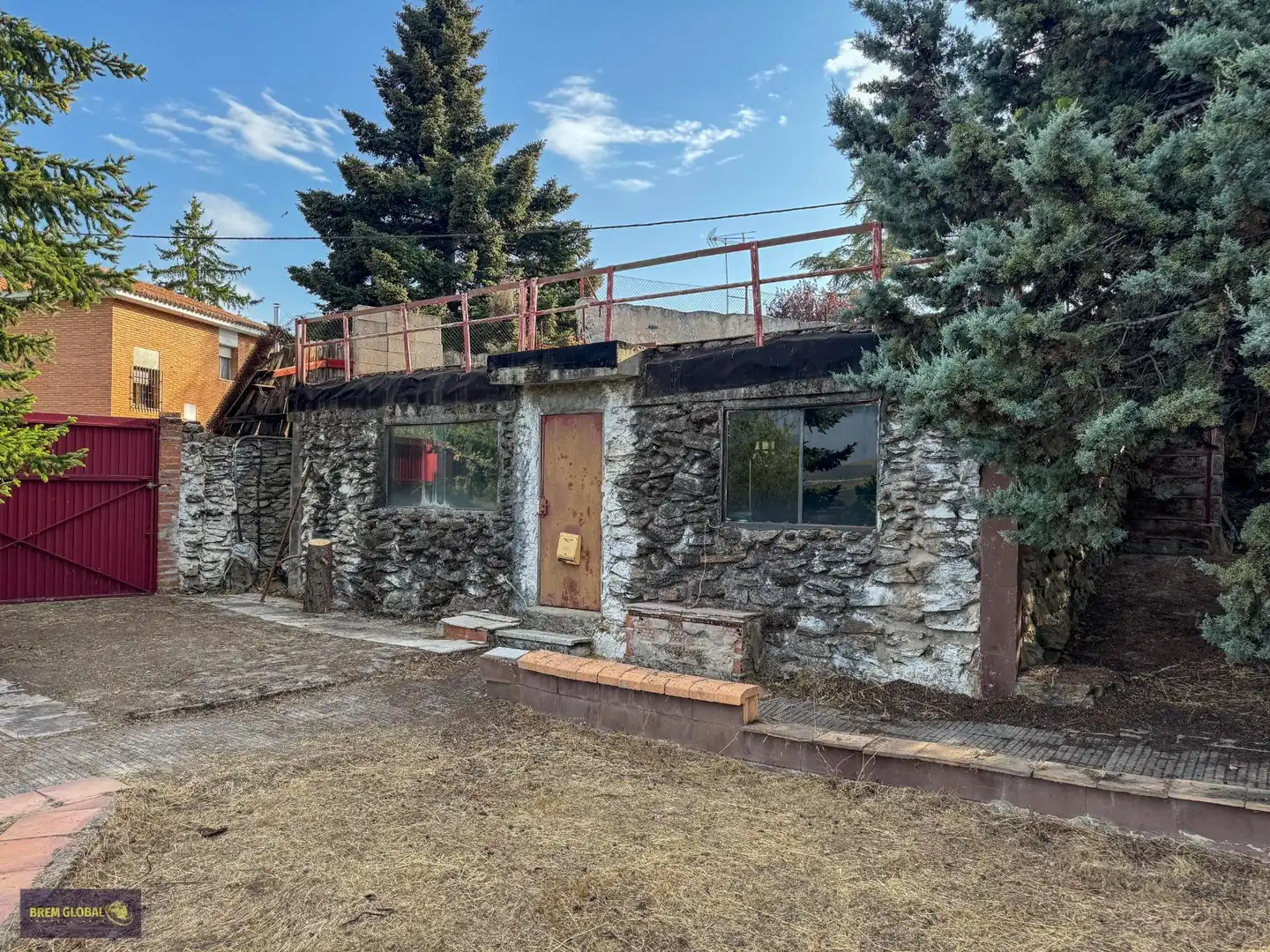 Vista exterior de Casa o xalet en venda en Puentes Viejas amb Jardí privat, Traster i Moblat