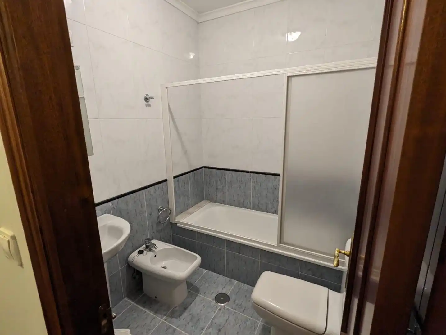 Bathroom of Flat for rent in Ferrol  with Heating, Parquet flooring and Furnished